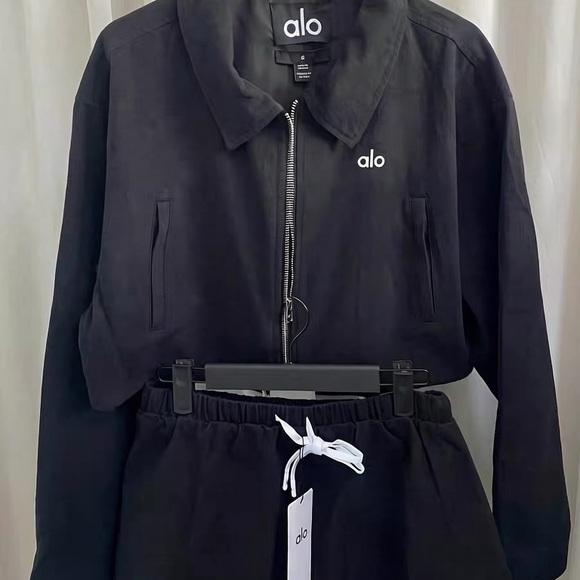 ALO Yoga Jackets & Blazers - ALO Yoga Women's Black Zip-Up Lightweight Jacket